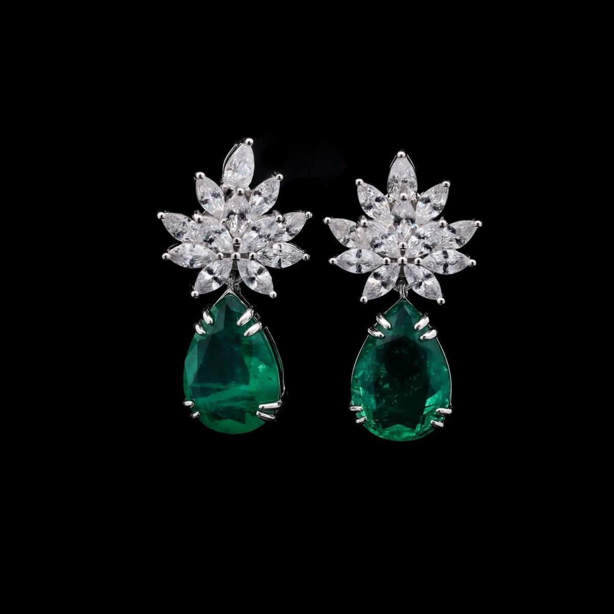 Omnia Cidra Green Earrings in 92.5 Silver High Quality Simulated Diamonds - OMNIASTORES UAE