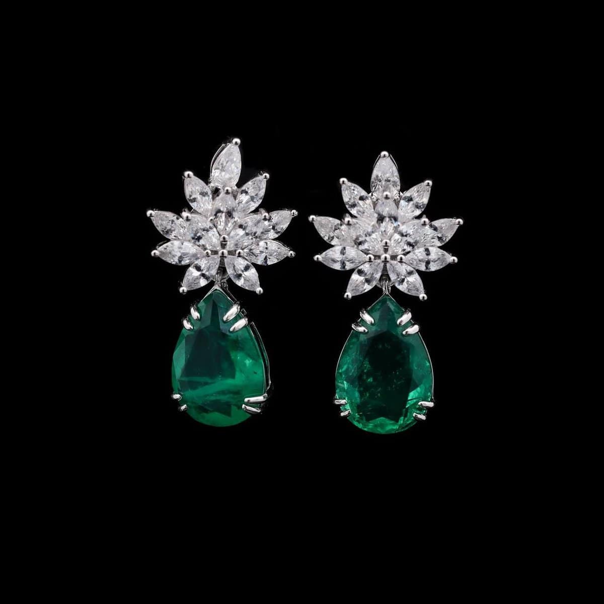 Omnia Cidra Green Earrings in 92.5 Silver High Quality Simulated Diamonds - OMNIASTORES UAE