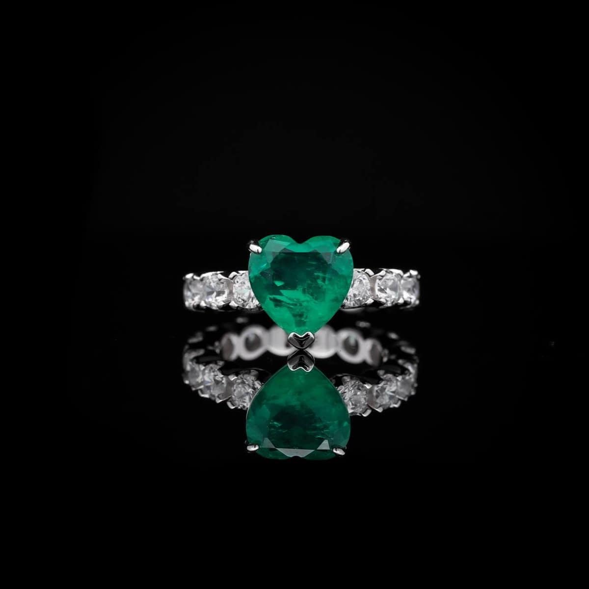 Omnia Emerald Heart Ring in 92.5 Silver with High-Quality Simulated Diamonds - OMNIASTORES UAE