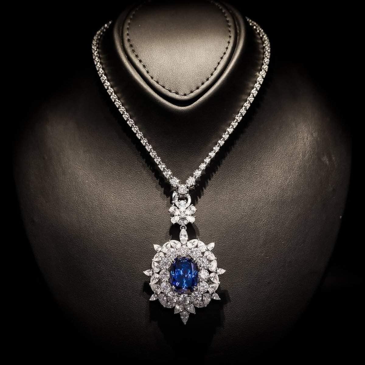 Omnia Dahlia Oval-Cut Blue Necklace in 92.5 Silver with High-Quality Simulated Diamonds - OMNIASTORES UAE