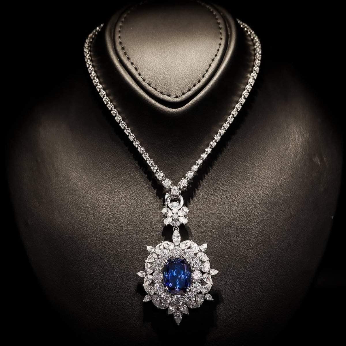 Omnia Dahlia Oval-Cut Blue Necklace in 92.5 Silver with High-Quality Simulated Diamonds - OMNIASTORES UAE