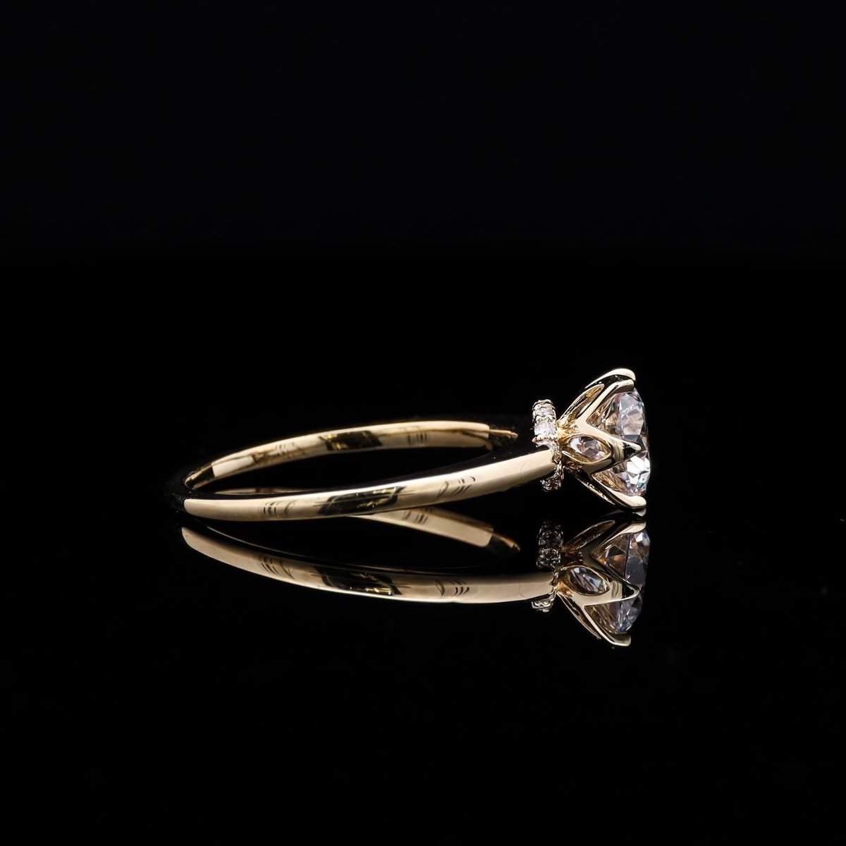 Omnia Noura Golden Solitaire Ring with High-Quality Simulated Diamond in a Classic 925 Silver Band - OMNIASTORES UAE