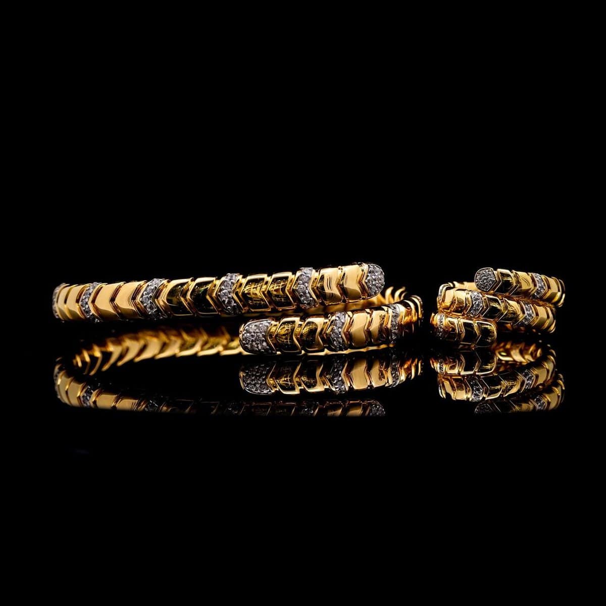 Omnia Layal Golden Bangle and Adjustable Ring Set with Chevron Design in Gold and High-Quality Simulated Diamonds - OMNIASTORES UAE