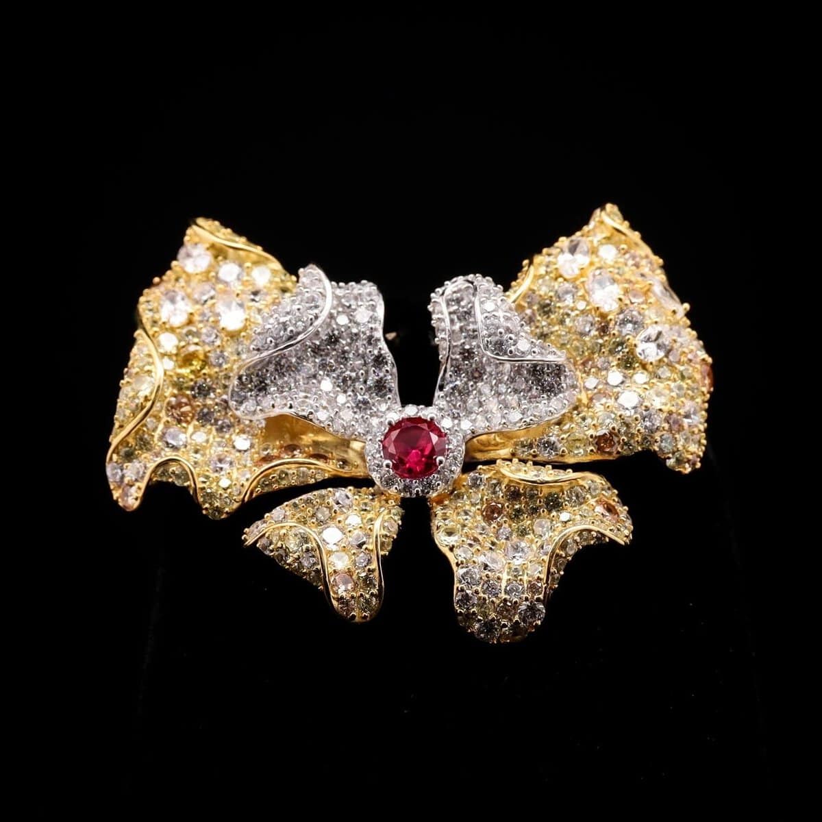 Omnia Aria Brooch in Gold-Plated High-Quality Simulated Diamonds with Ruby Center Stone - OMNIASTORES UAE