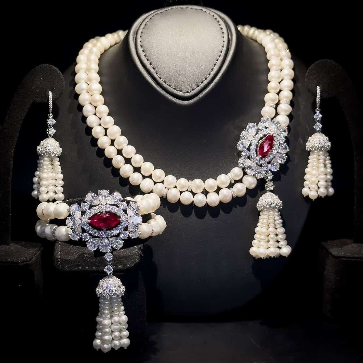 Omnia Dahlia Bridal Pearl Set with Ruby Red Stone in High-Quality Simulated Diamonds - OMNIASTORES UAE