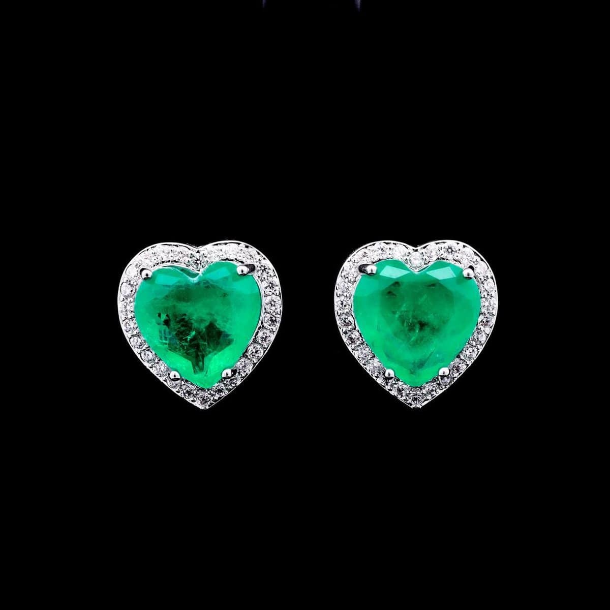Omnia Isla Emerald Heart-Shaped Stud Earrings with High-Quality Zircon Stones in Rhodium Plated - OMNIASTORES UAE
