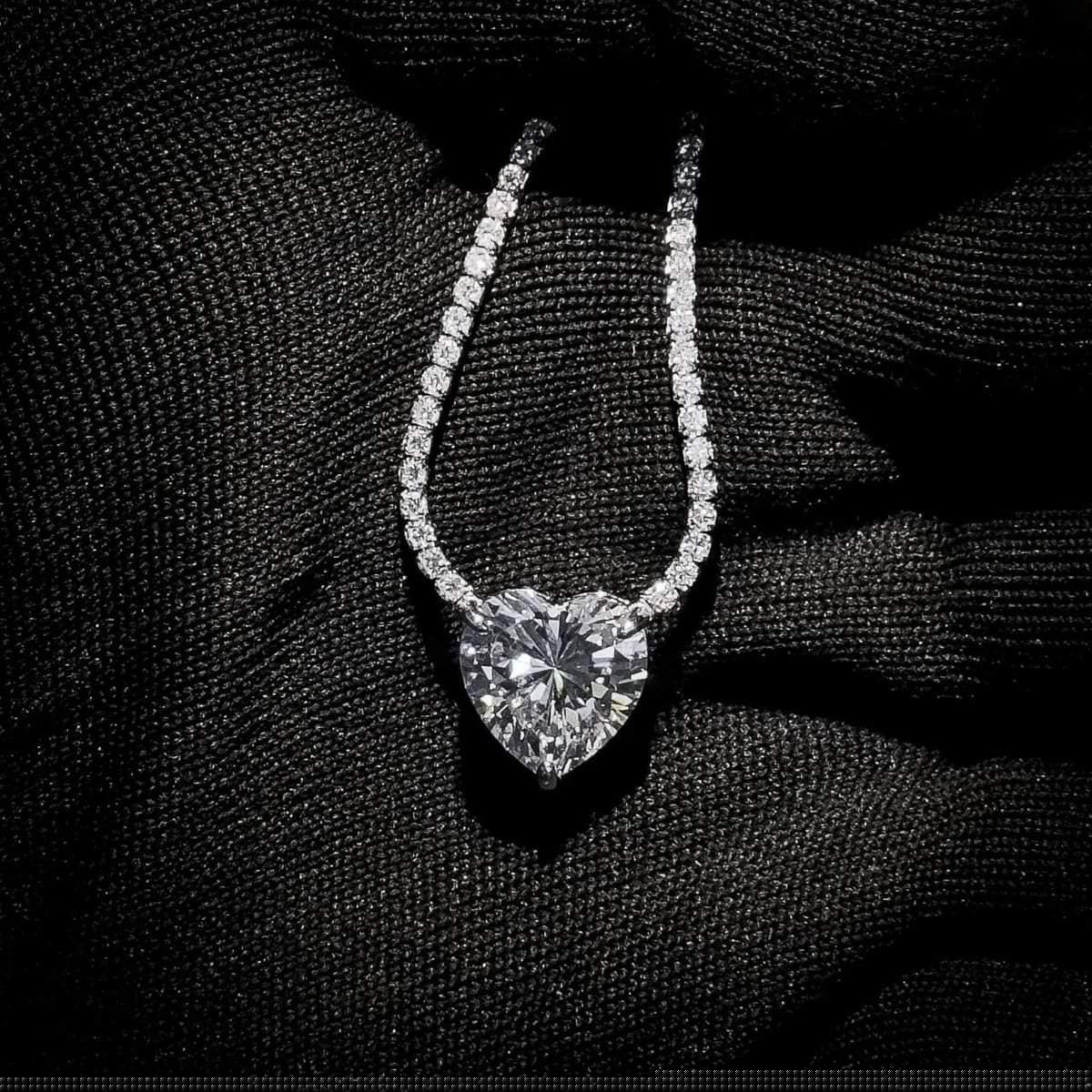Omnia Heart White Necklace in 925 Silver High Quality Simulated Diamonds - OMNIASTORES UAE