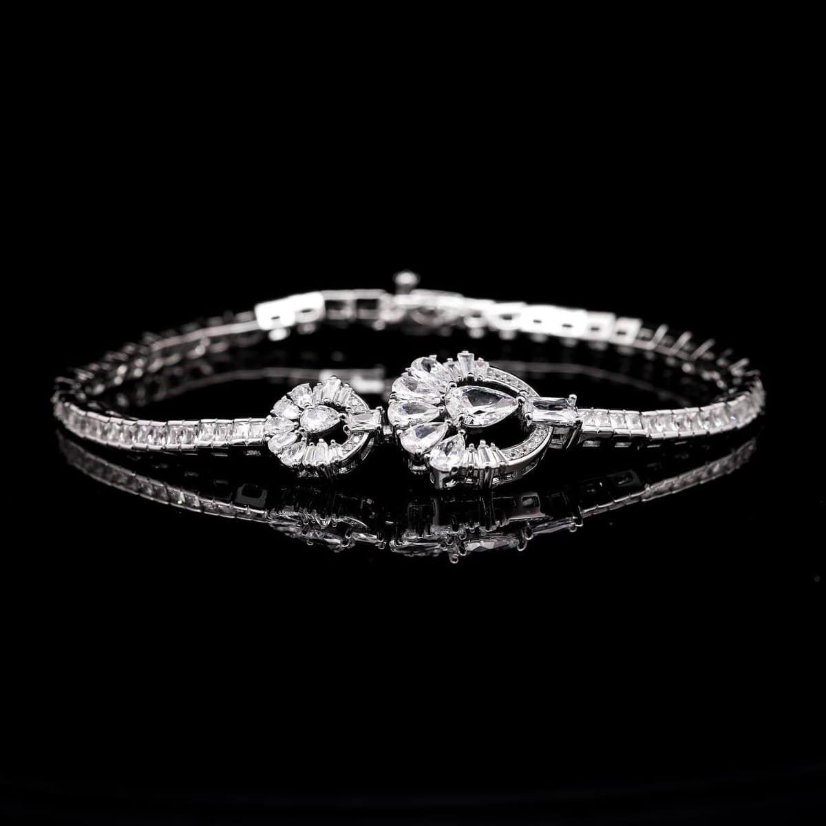 Omnia Maram White Bridal Full Set with High-Quality Simulated Diamonds and Teardrop Design in Rhodium Plated - OMNIASTORES UAE