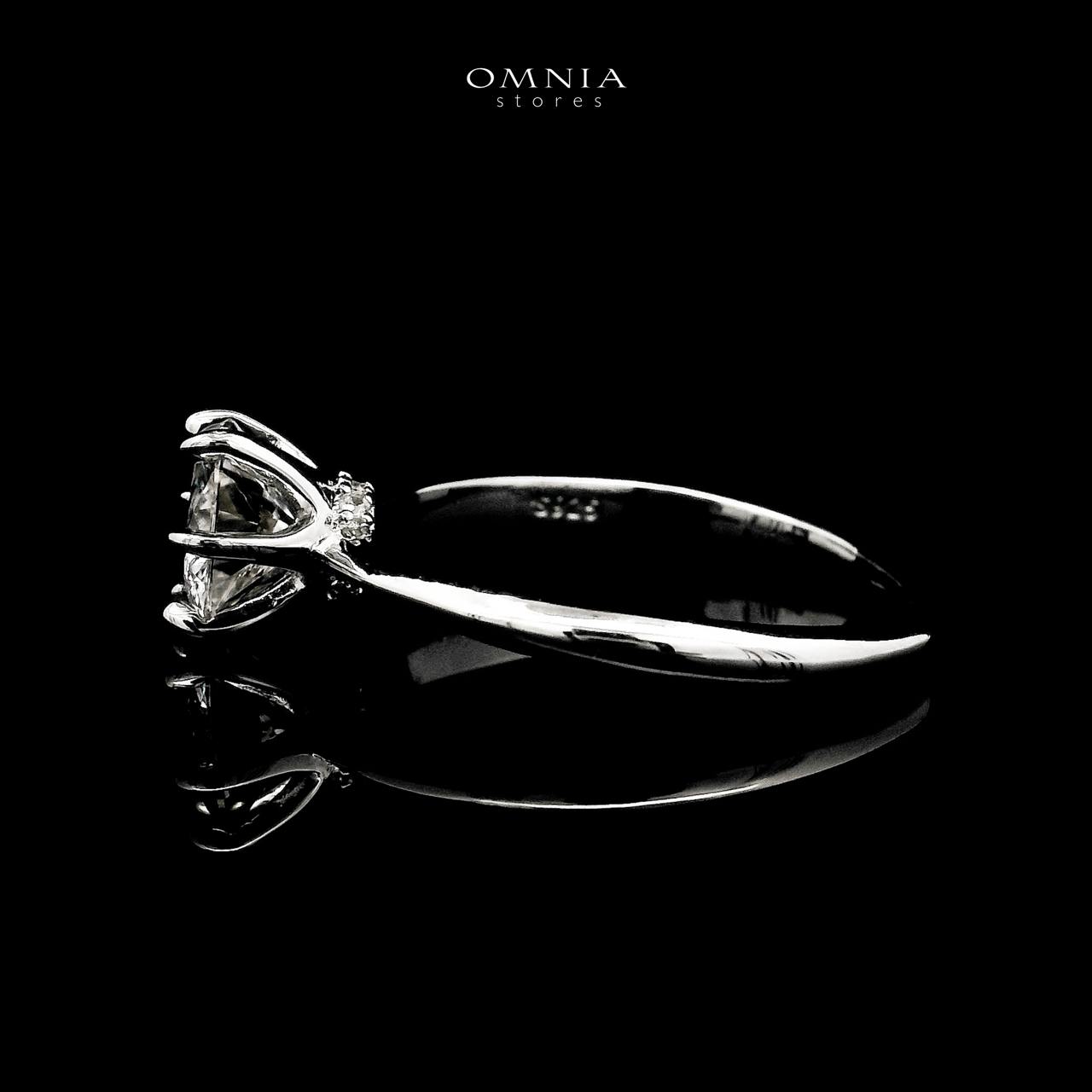 Omnia Areeba Silver Classic Ring in 925 Silver with High-Quality White Moissanite Stones - OMNIASTORES UAE