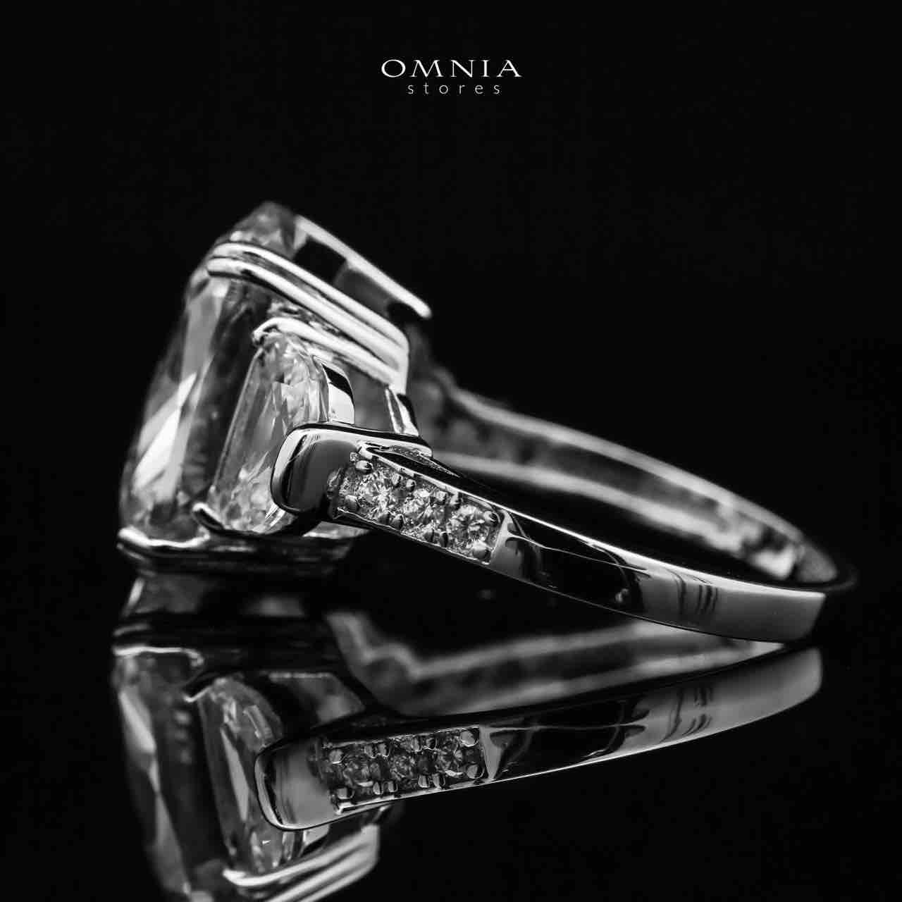 Omnia Sesable White Oval-Cut Statement Ring in 925 Silver with High-Quality Iced Cut Stones - OMNIASTORES UAE