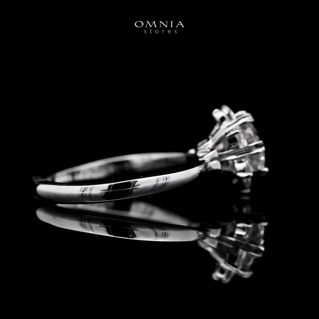 Omnia Silver Star Flower Ring in 92.5 Silver with High Quality Moissanite Stone - OMNIASTORES UAE