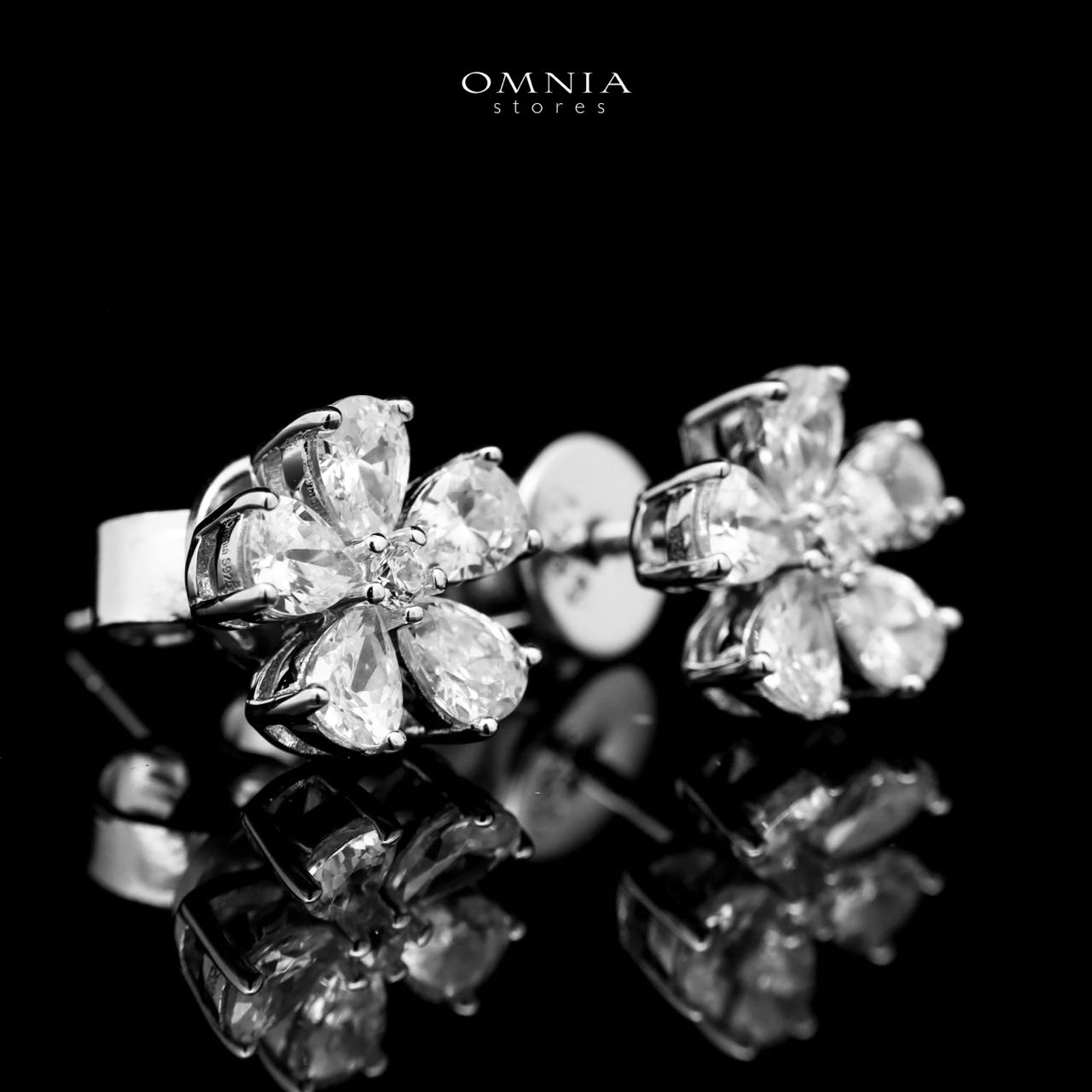 Omnia Classic white Flower Stud Earrings In 92.5 Silver with High Quality Simulated Diamonds - OMNIASTORES UAE