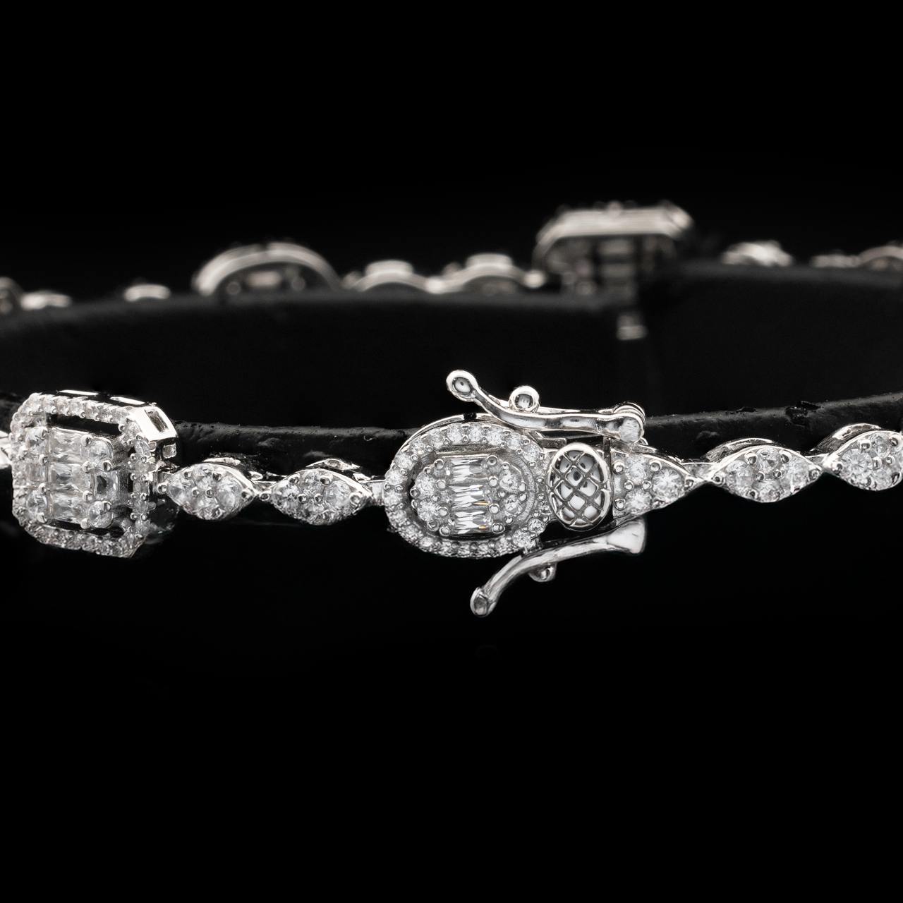 Omnia Thana White Bracelet in 925 Silver with High Quality Simulated Diamonds - OMNIASTORES UAE