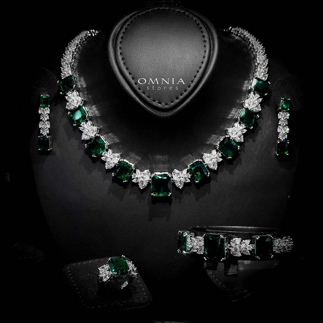 Omnia Amelia Green Bridal Full Set with Emerald and Pear-Cut High-Quality Simulated Diamonds in High-Quality Rhodium Plating