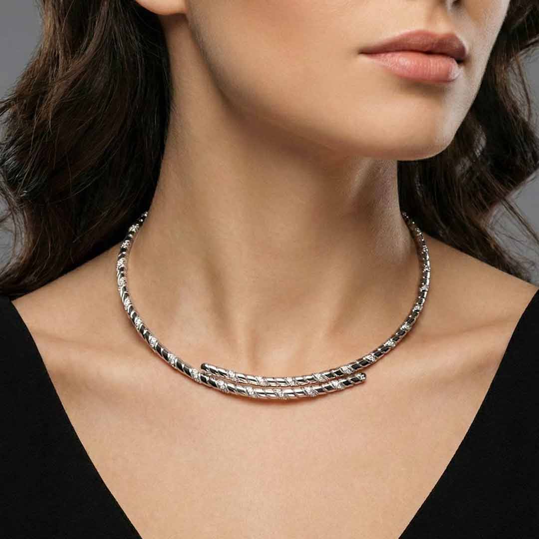 Omnia Shiza Silver Necklace with Chevron Design in 925 Silver and High-Quality Simulated Diamonds