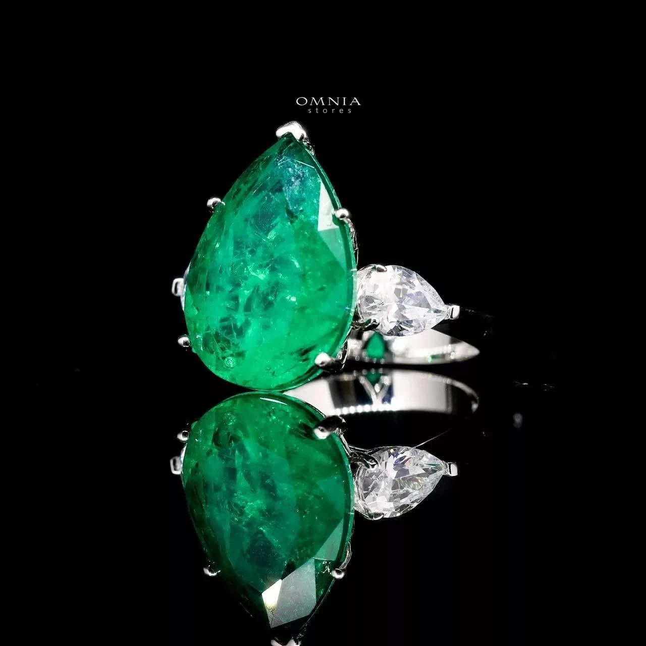 Omnia Carima Green Ring 2.00 Carat in 92.5 Silver High Quality Simulated Diamonds - OMNIASTORES UAE