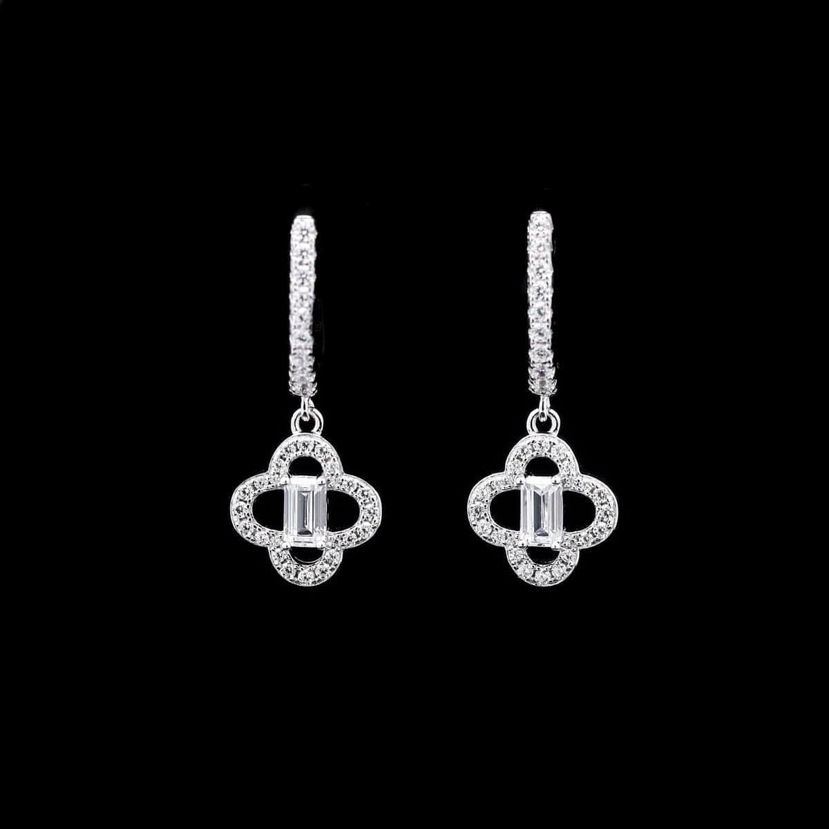 Omnia Amna White Set in 925 Silver with High Quality Simulated Diamonds - OMNIASTORES UAE