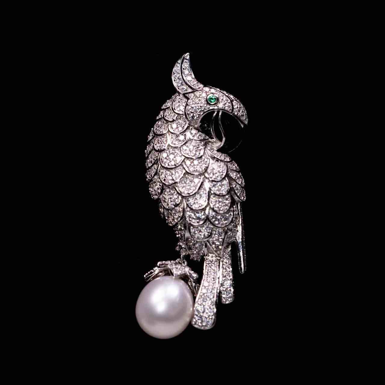 Omnia Najeeba White Pearl Bird Silver Brooch in 925 Silver In High Quality Simulated Diamonds