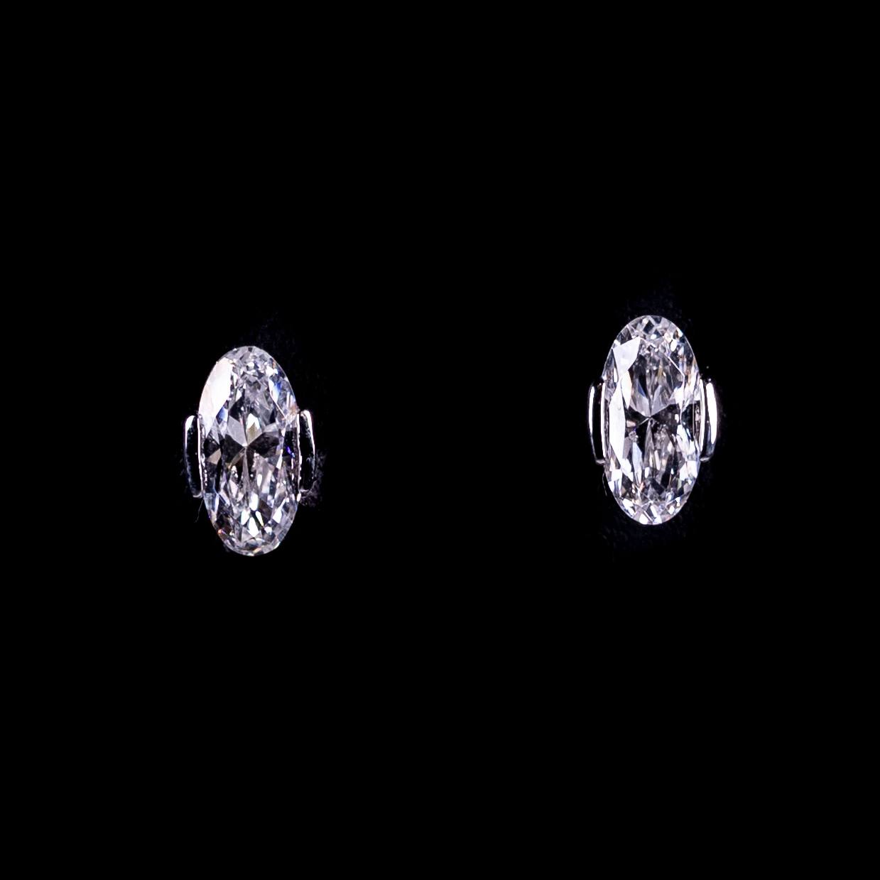 Omnia Rawdha White Oval Cut Silver Stud Earrings In 925 Silver High Quality Certified Lab Crafted Stones