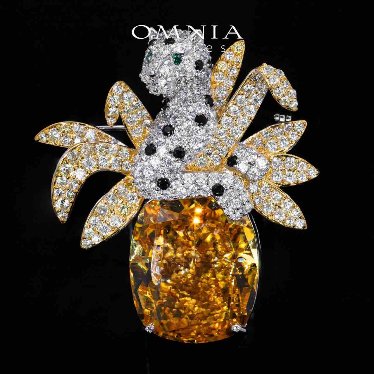 Kaylie Yellow Panther Brooch With High Quality Simulated Diamonds in 925 Silver - OMNIASTORES UAE