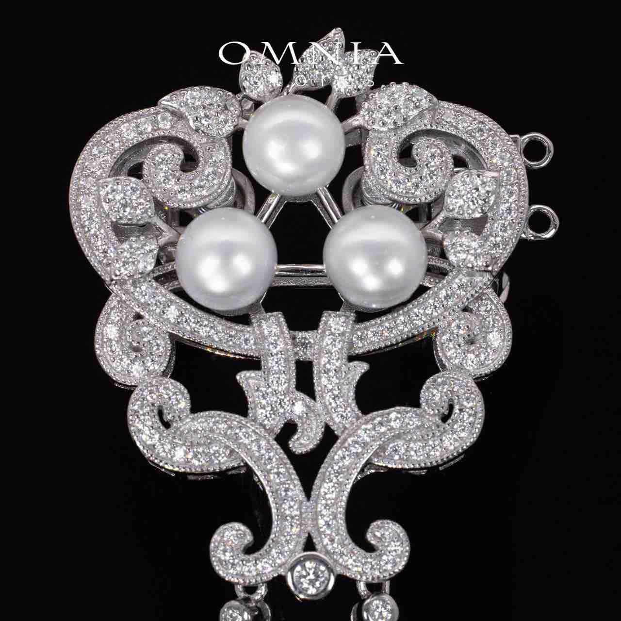 Raina Floral White Real Fresh Water Pearl Brooch With High Quality Simulated Diamonds in 925 Silver - OMNIASTORES UAE