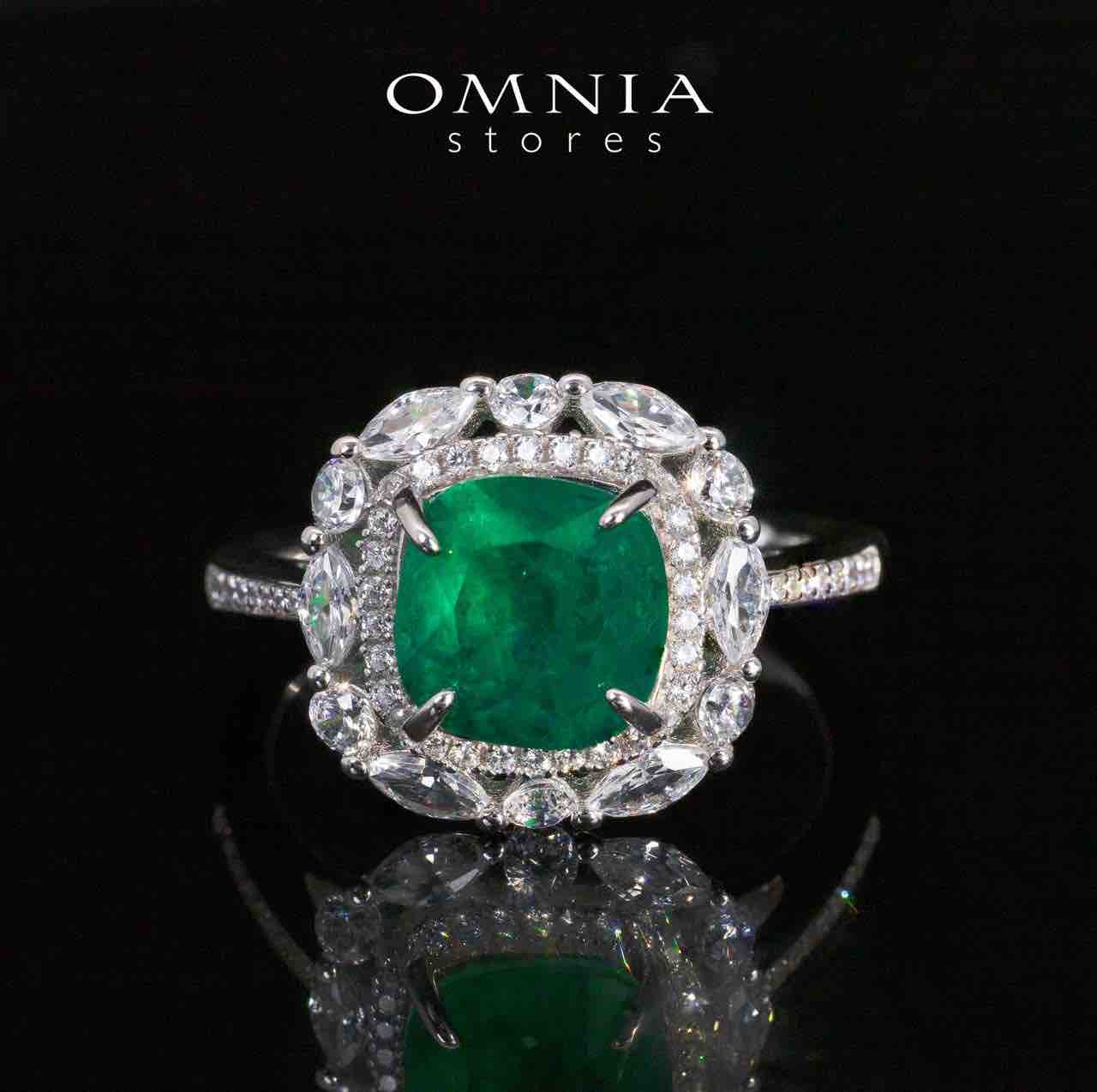 Teresa Green and White Ring With High Quality Simulated Diamonds in 925 Silver - OMNIASTORES UAE