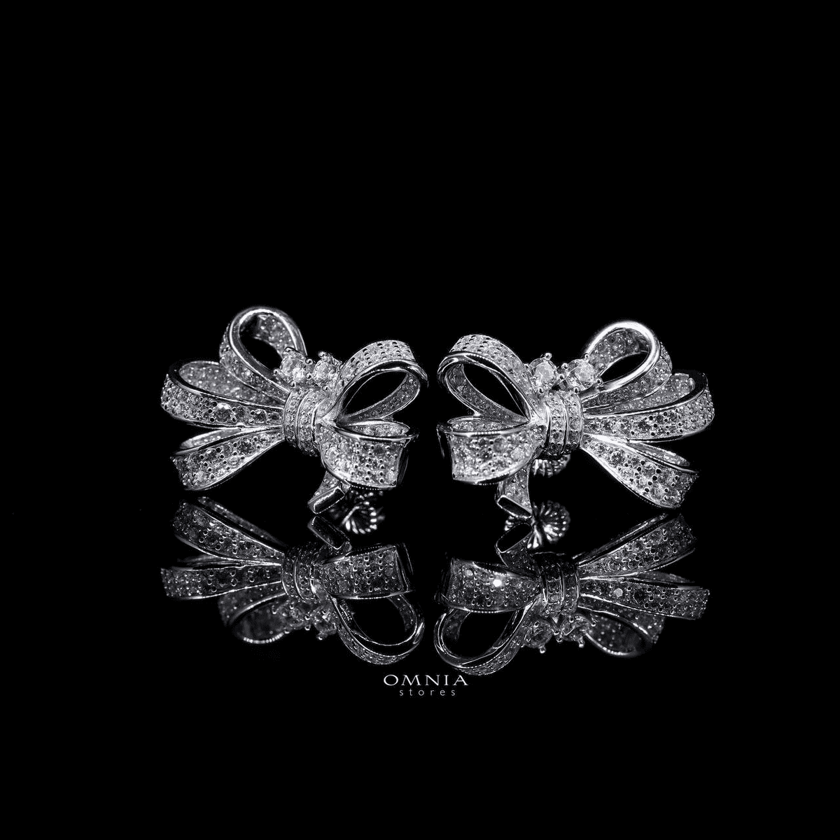 Omnia Sana White Earrings in 92.5 Silver High Quality Simulated diamonds - OMNIASTORES UAE