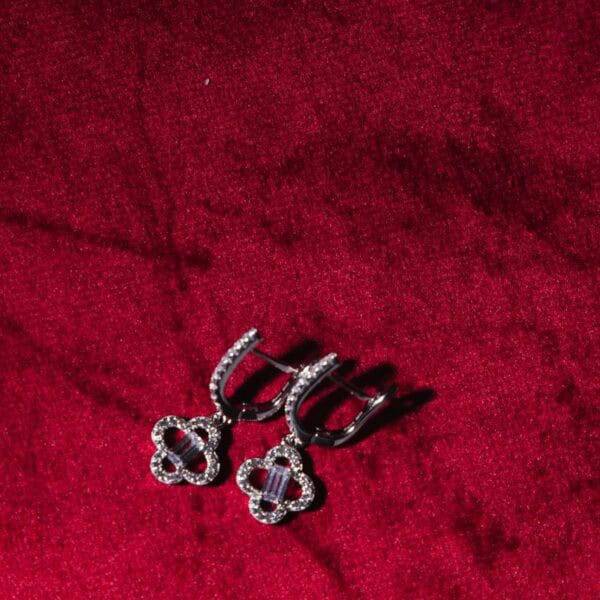 Omnia Amna White Set in 925 Silver with High Quality Simulated Diamonds - OMNIASTORES UAE