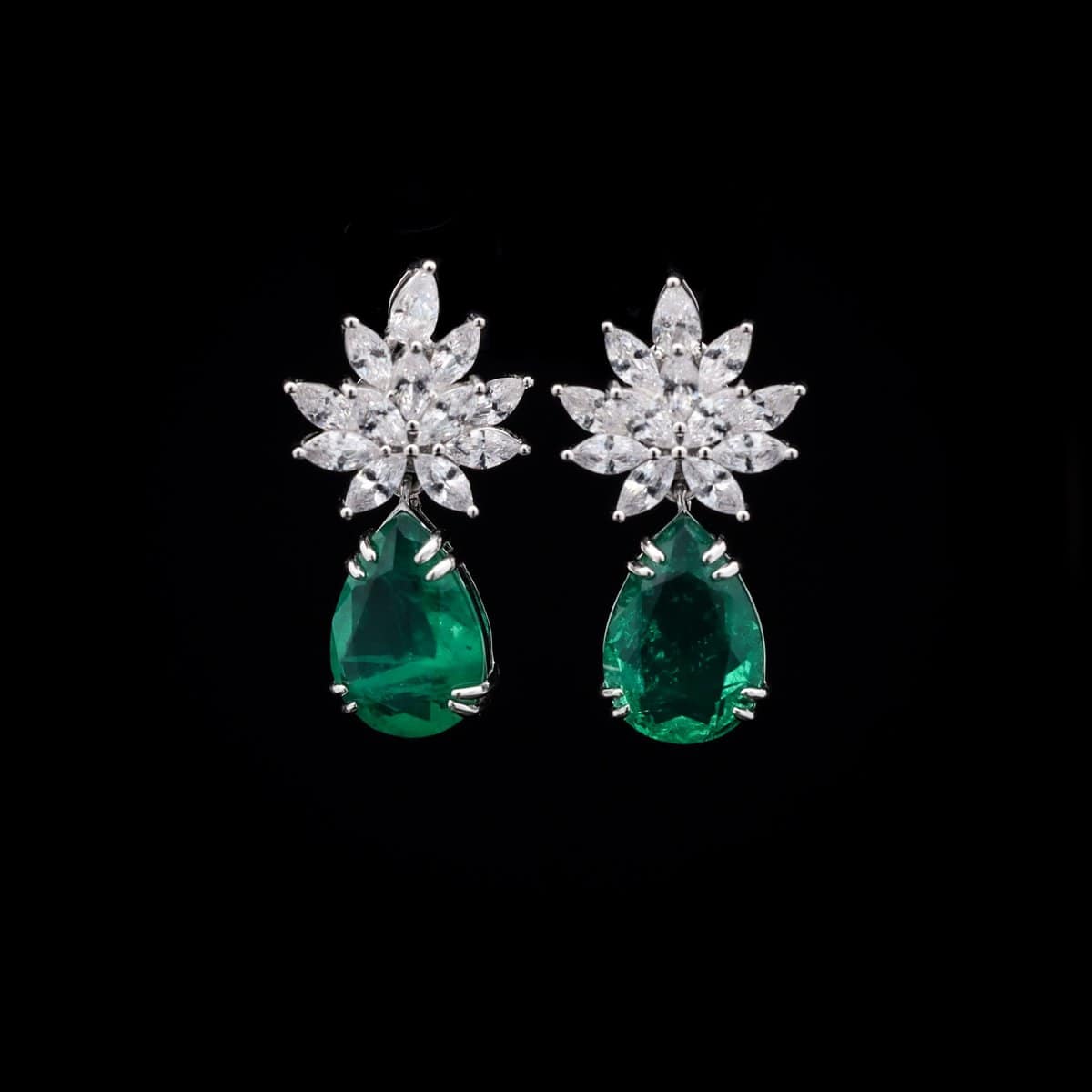 Omnia Cidra Green Earrings in 92.5 Silver High Quality Simulated Diamonds - OMNIASTORES UAE