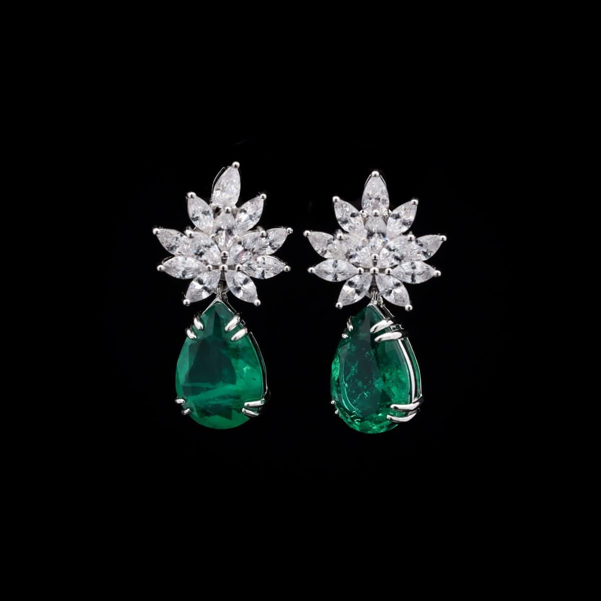 Omnia Cidra Green Earrings in 92.5 Silver High Quality Simulated Diamonds - OMNIASTORES UAE