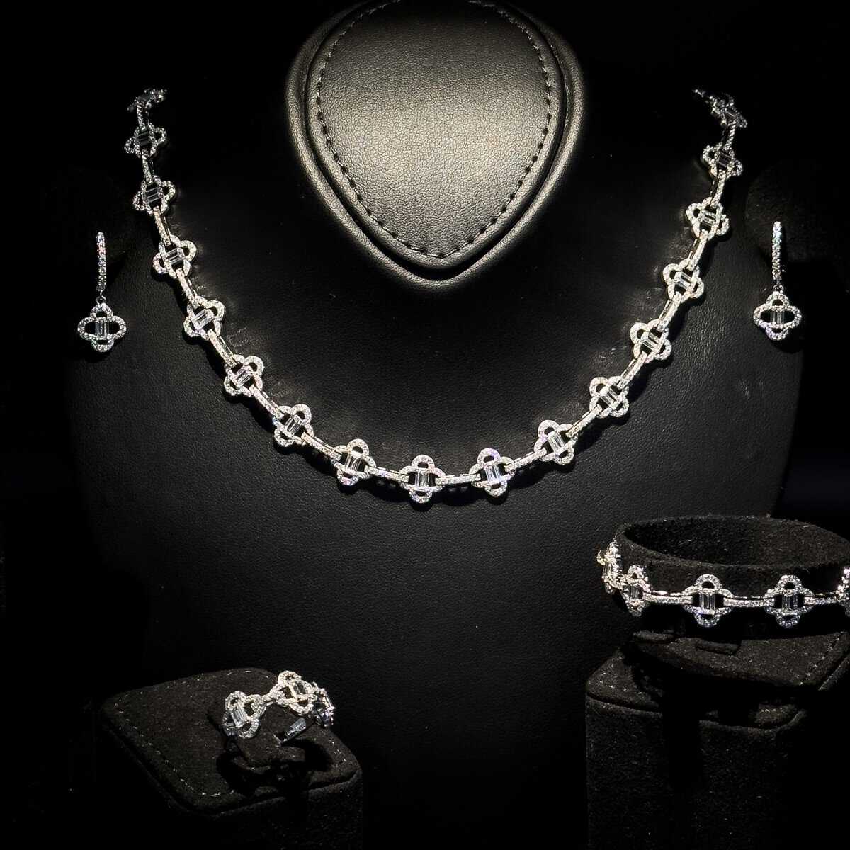 Omnia Amna White Set in 925 Silver with High Quality Simulated Diamonds - OMNIASTORES UAE