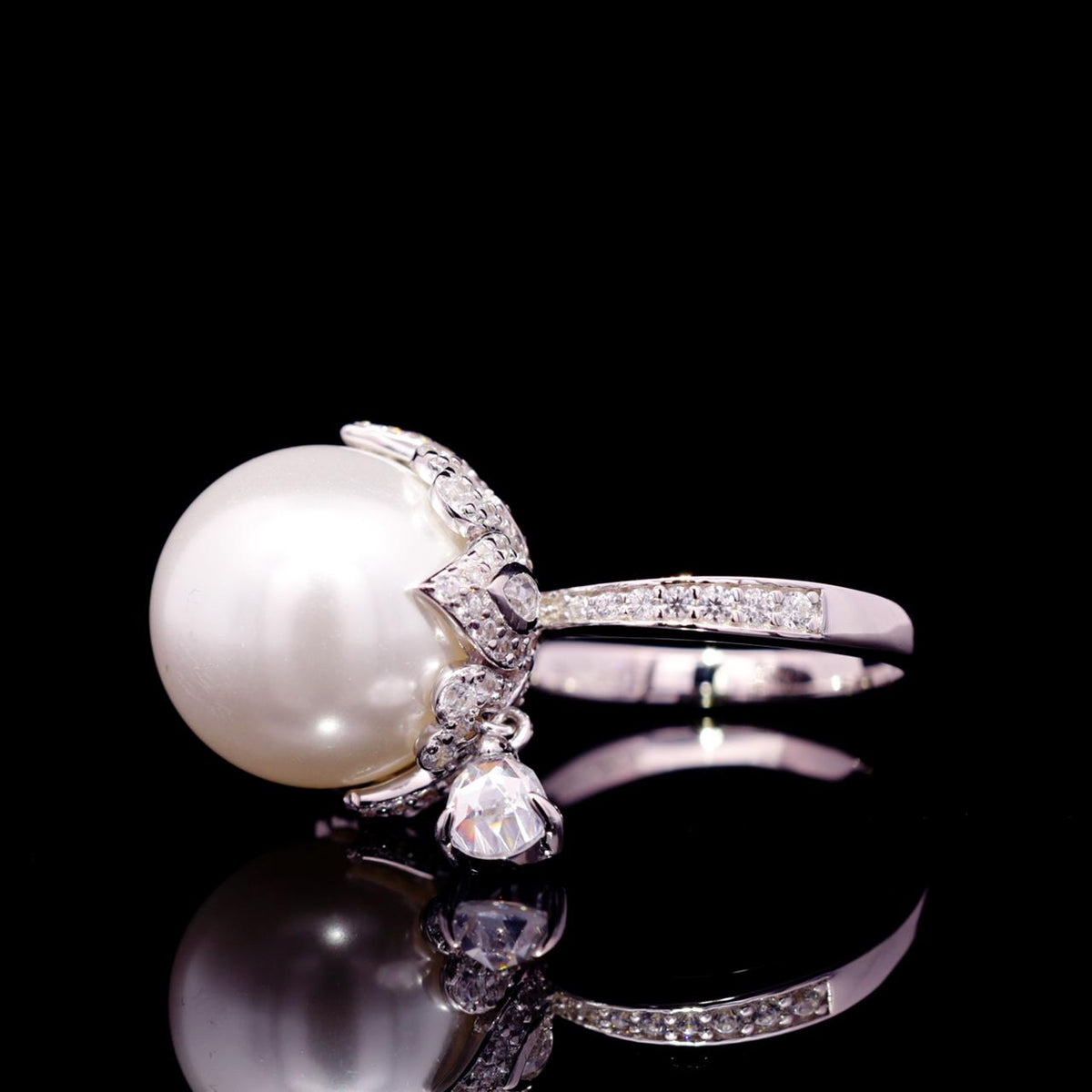 Intisar Pearl Ring with Certificate | High-Quality Simulated Diamonds in 925 Sterling Silver left