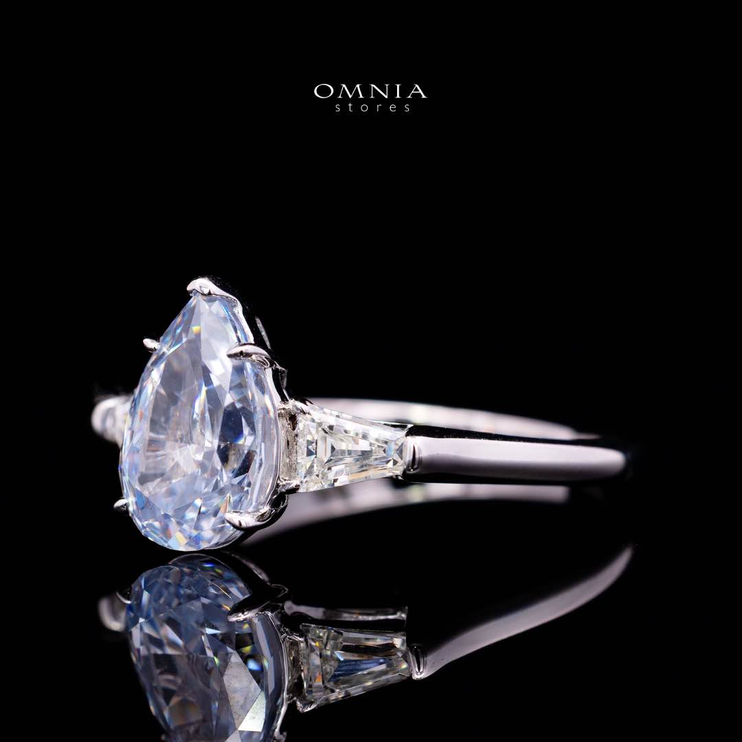 Omnia Jumanah Blue and White Silver Ring In 925 Silver High Quality Certified Lab Crafted Stones