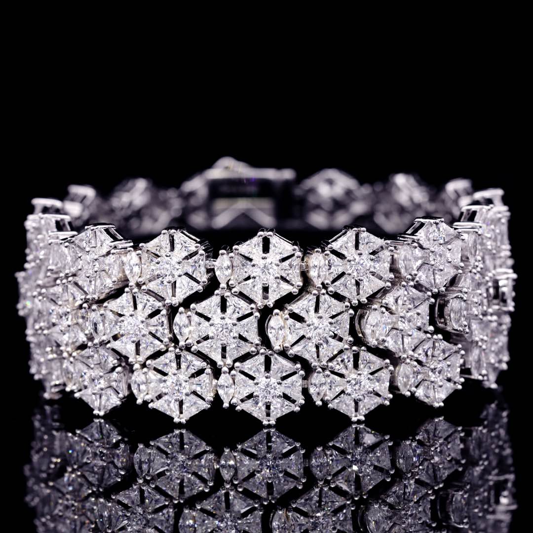 Omnia Saima Silver Set in 925 Silver with High-Quality Simulated Diamonds