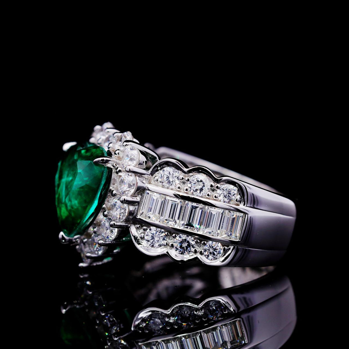 Sandy Green Ring with Certificate | High-Quality Simulated Diamonds in 925 Sterling Silver left