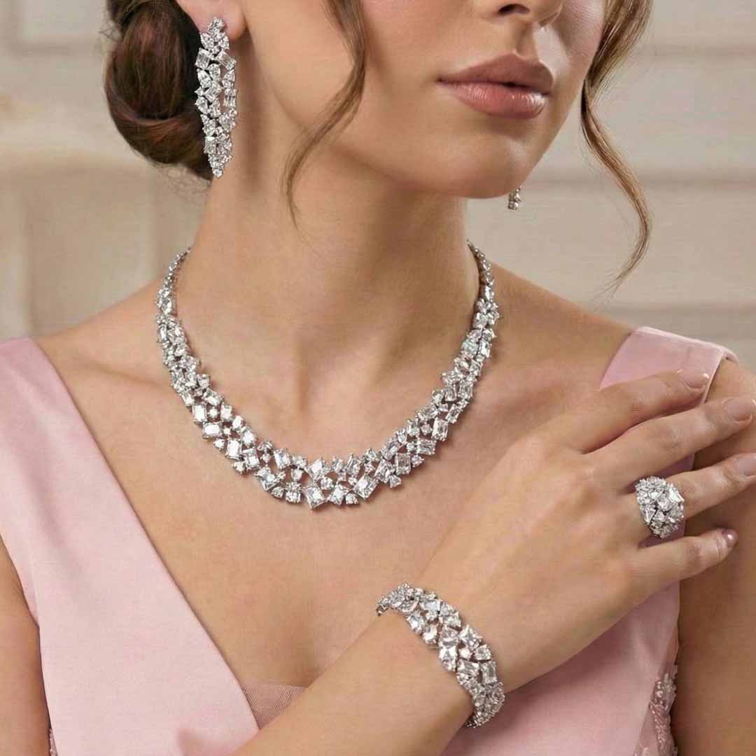 طقم زفاف فاخر من أومنيا أناستازيا باللون الأبيض، مرصع بأحجار الزركون عالية الجودة ومطلي بالروديوم.