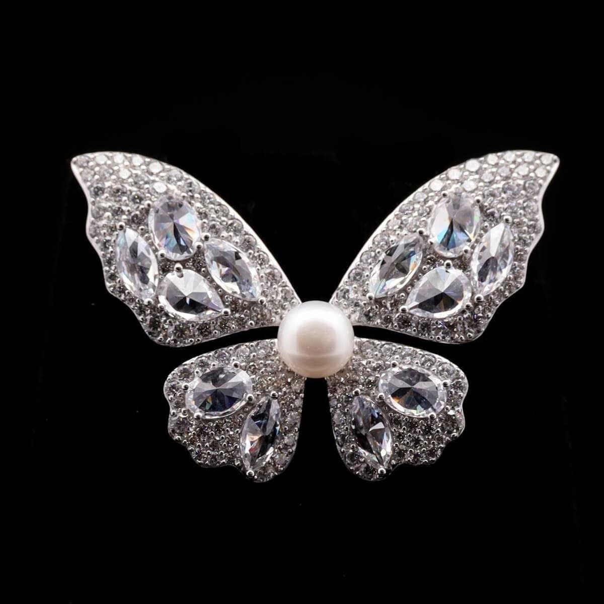 Omnia Leila Butterfly Brooch with Pearl and High-Quality Simulated Diamonds - OMNIASTORES UAE