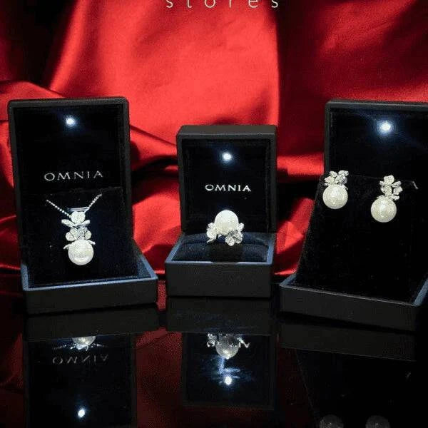 Omnia Sabina Tri-Clover Round Fresh Real Water Pearl Set in 92.5 Silver High Quality Simulated Diamond - OMNIASTORES UAE
