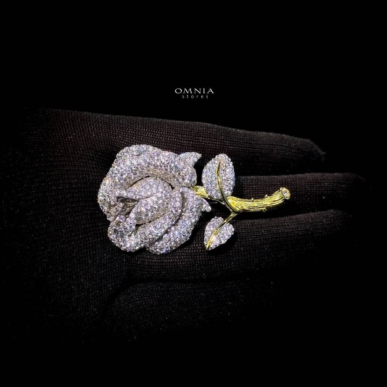 Omnia Bella Flower brooch in 92.5 Silver In High Quality Simulated diamonds - OMNIASTORES UAE
