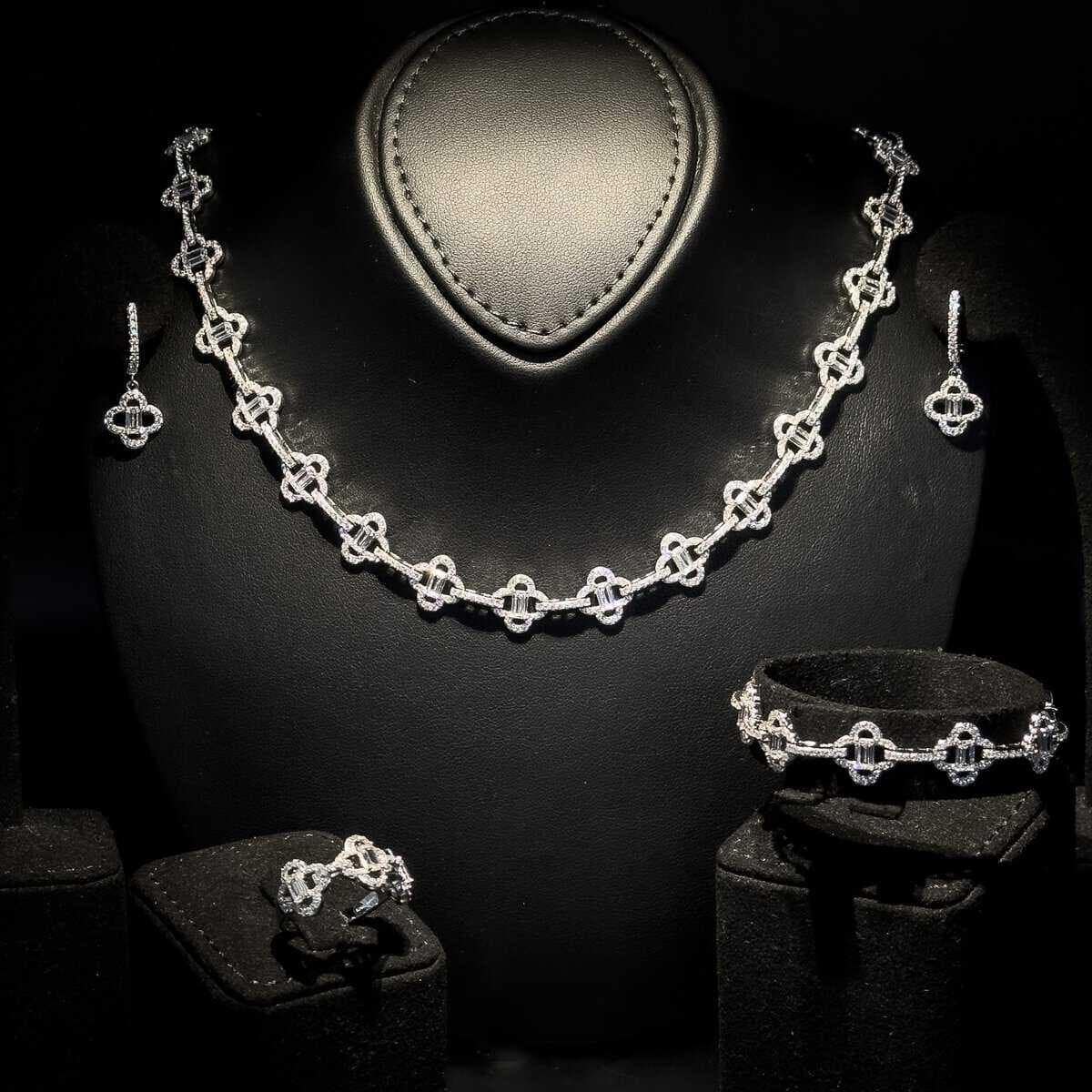 Omnia Amna White Set in 925 Silver with High Quality Simulated Diamonds - OMNIASTORES UAE