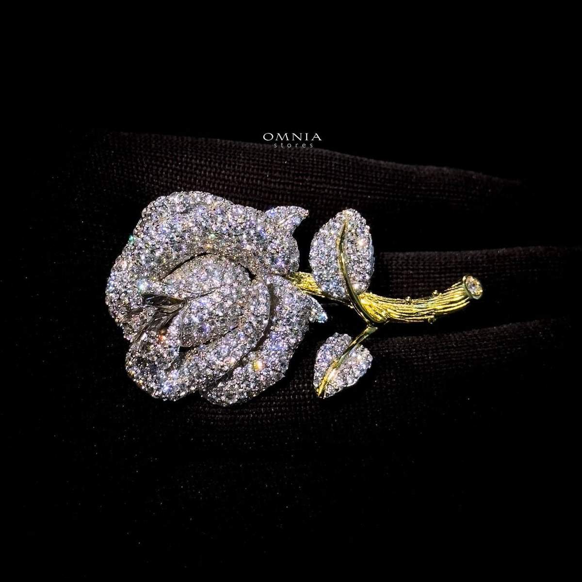 Omnia Bella Flower brooch in 92.5 Silver In High Quality Simulated diamonds - OMNIASTORES UAE