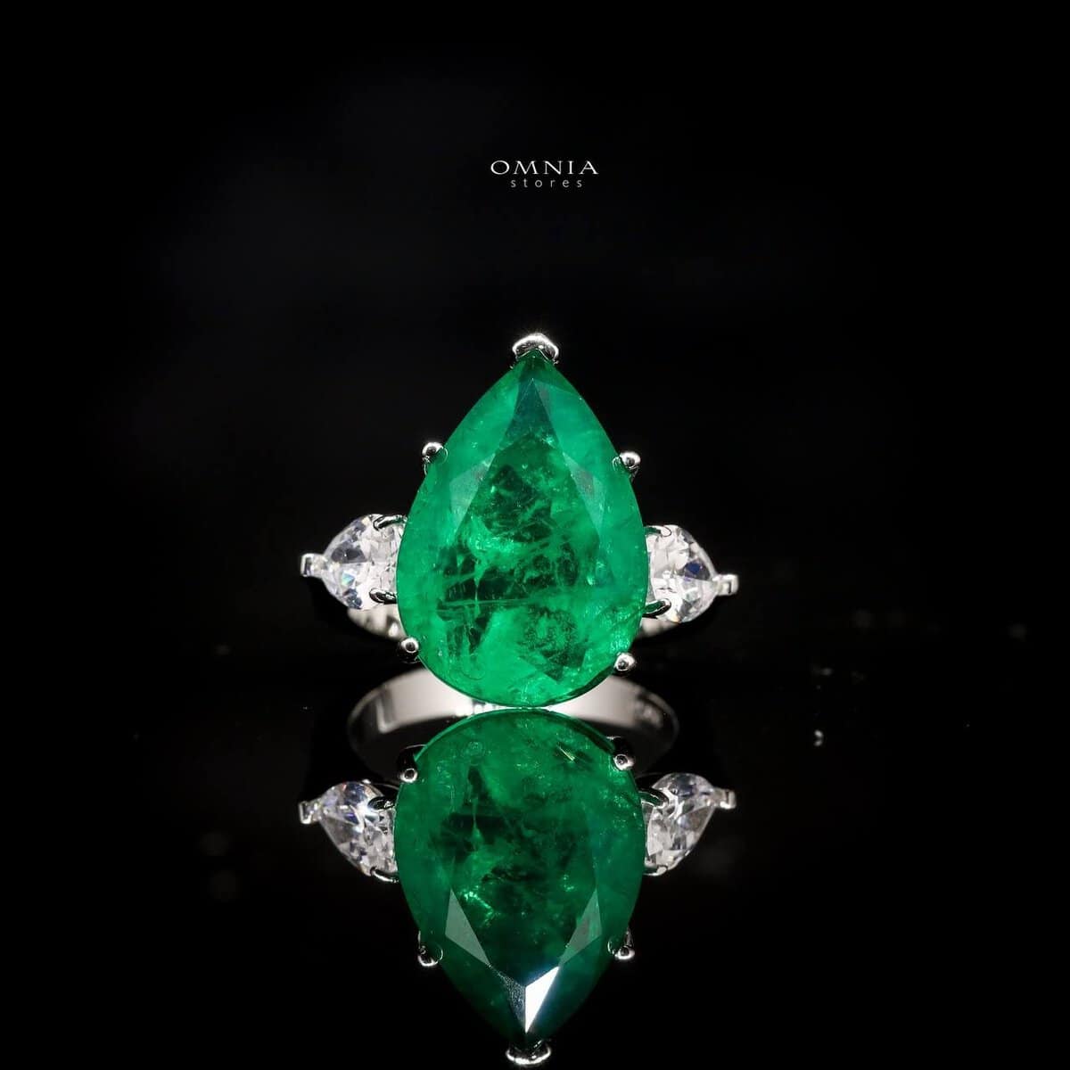 Omnia Carima Green Ring 2.00 Carat in 92.5 Silver High Quality Simulated Diamonds - OMNIASTORES UAE