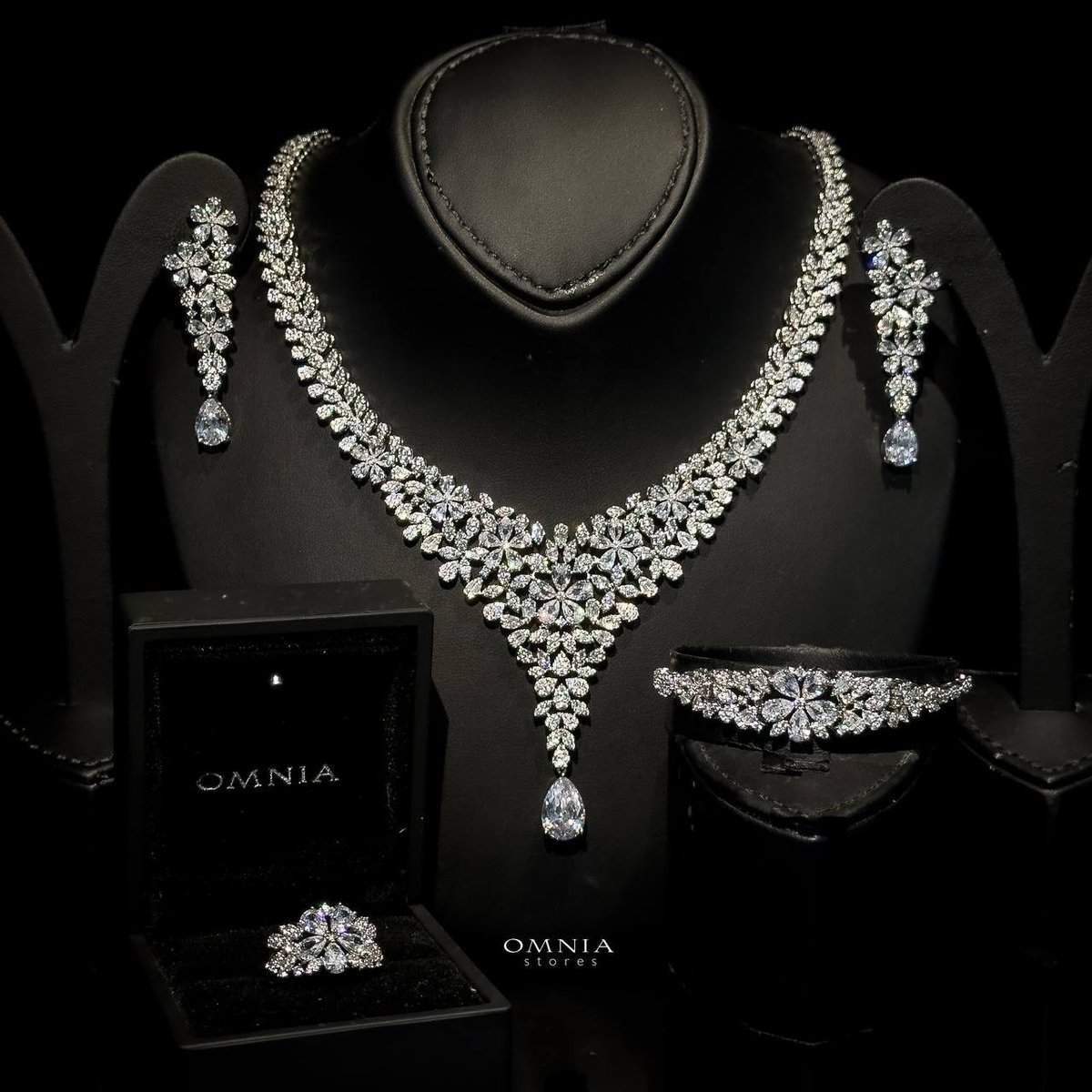Omnia Azhar White - OMNIASTORES UAE