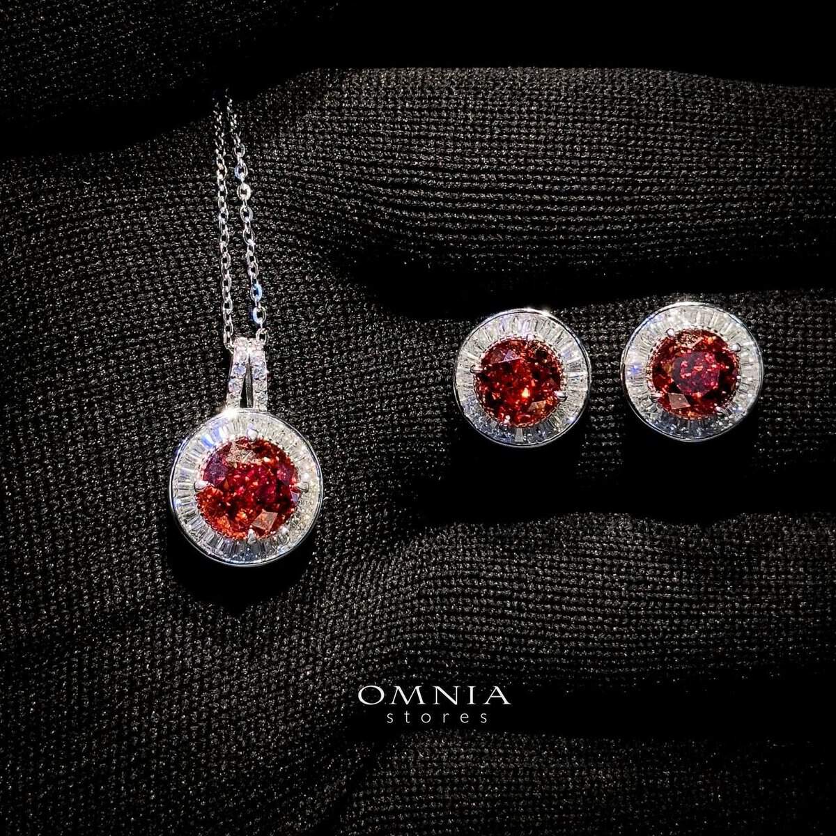 Omnia Sanaa Set in 92.5 Silver with High Quality Iced Cut Stone - OMNIASTORES UAE