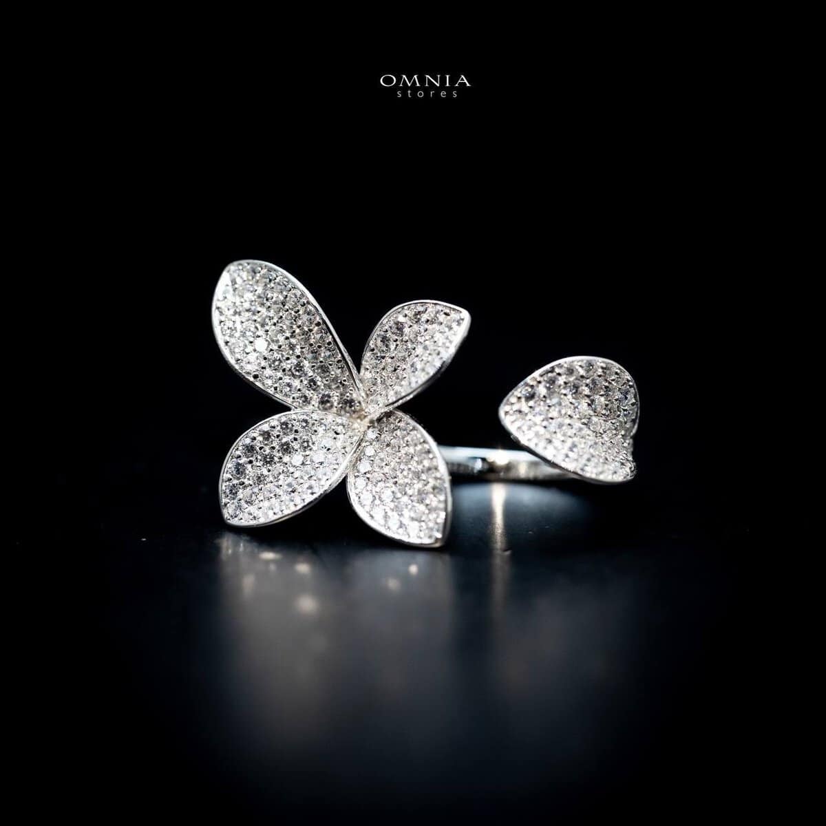 Omnia Dayana Floral Ring in High Quality 92.5 Silver with Simulated Diamonds - OMNIASTORES UAE