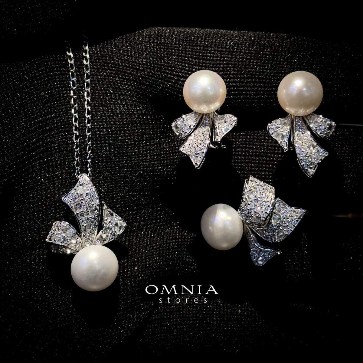 Omnia Grace Pearl Set in 925 Silver with High Quality Simulated Diamonds - OMNIASTORES UAE
