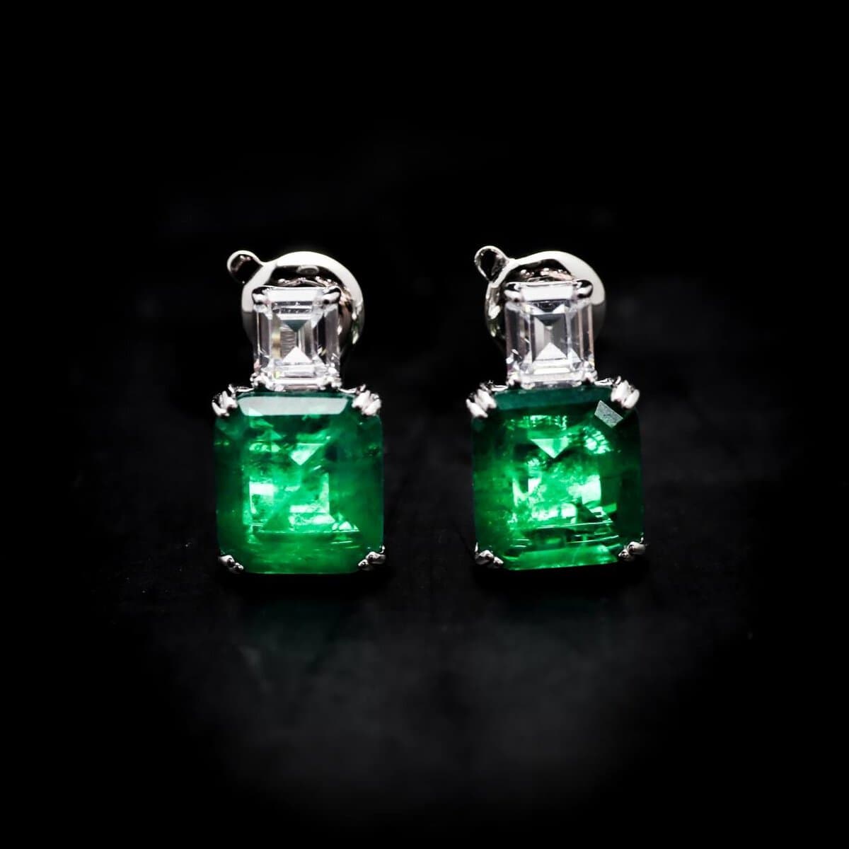 Omnia Candice Green Emerald Cut Clip-On Earrings in 92.5 Silver with High Quality Simulated Diamonds - OMNIASTORES UAE
