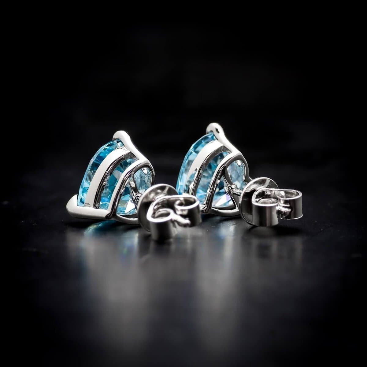 Omnia Sky Blue Heart Stud Earrings in 92.5 Silver with High Quality Simulated Diamonds - OMNIASTORES UAE