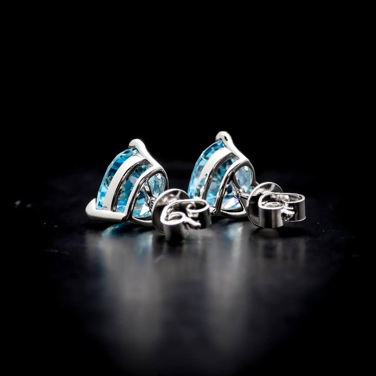 Omnia Sky Blue Heart Stud Earrings in 92.5 Silver with High Quality Simulated Diamonds - OMNIASTORES UAE