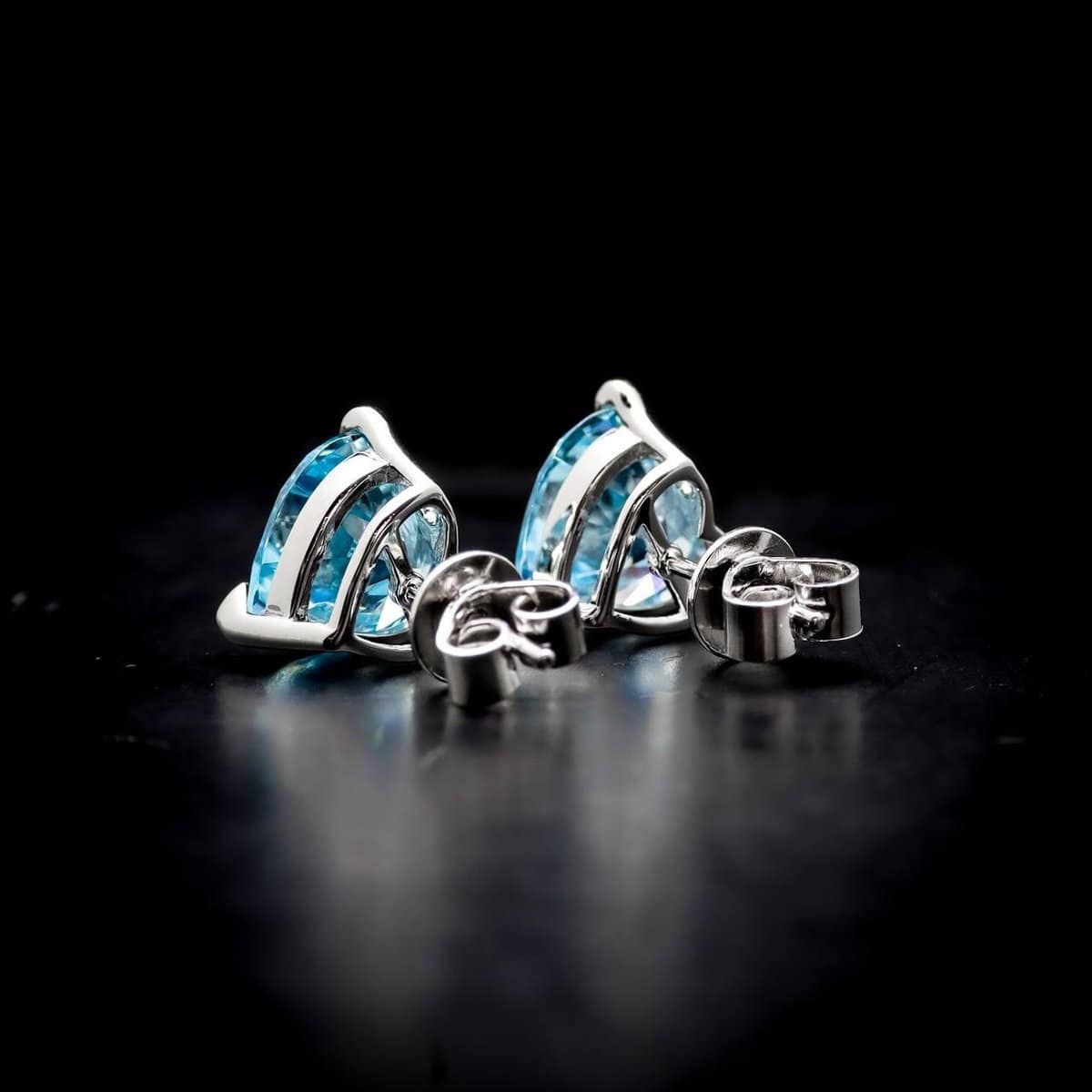 Omnia Sky Blue Heart Stud Earrings in 92.5 Silver with High Quality Simulated Diamonds - OMNIASTORES UAE